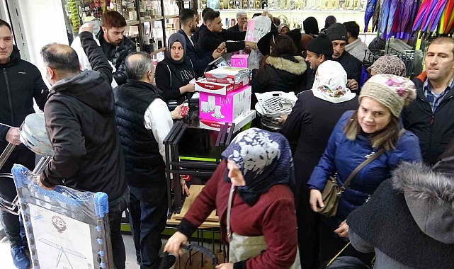 Van'da Patlayan İlgi: Uygun Fiyatlı Alışveriş Merkezi Vatandaşları Bir Araya Topladı