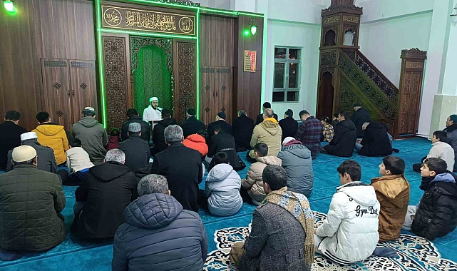 Van'da Regaip Kandili Coşkusu: Camiler Dolup Taştı
