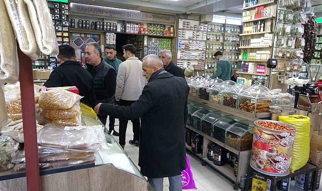 Van'da Soğuk Havaların Ardından Aktarlara Yoğun İlgi