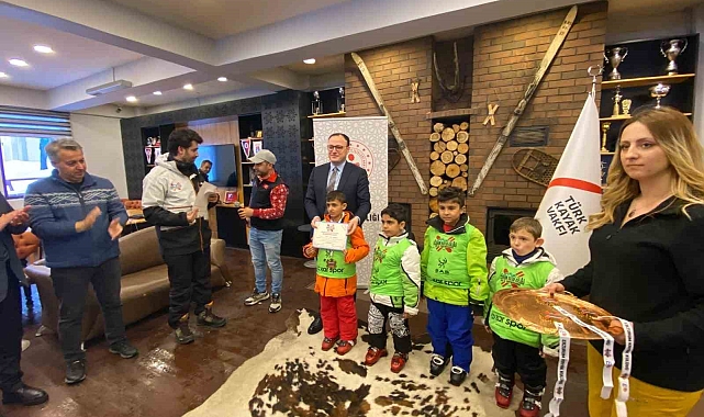 Yakutiye'de Kar Tanesi Projesi ile Öğrenciler Kayakla Buluşuyor