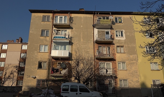 5 katlı apartman çökme riskine karşı boşaltıldı