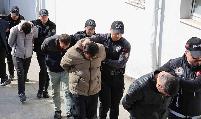 Adana'da Narkotik Polisten Uyuşturucu Operasyonu: 4 Tutuklama