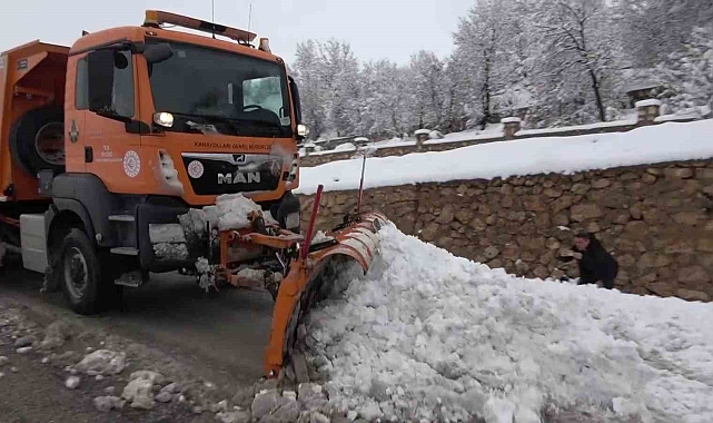 Adıyaman'da Kar Yağışı Hayatı Durma Noktasına Getirdi: 49 Köy Yolu Kapandı