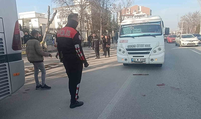 Afyonkarahisar'da Dolmuş Şoförleri Arasında Silahlı Kavga: 2 Ağır Yaralı