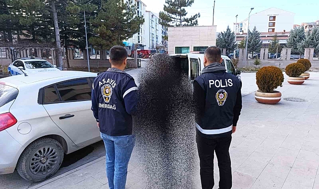 Afyonkarahisar'da Uyuşturucu Operasyonu: 35 Gözaltı, Uyuşturucu Madde Koltuk Altından Çıktı