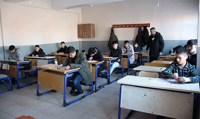 Ağrı'da öğrenciler ve aileleri Siyer Yarışmasında heyecanla ter döktü