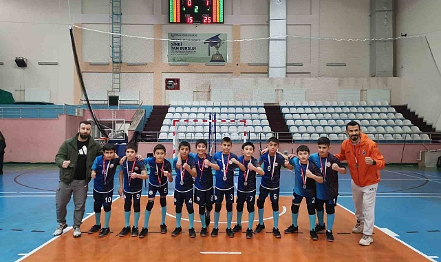 Ağrı'nın Gururu: Adımova Ortaokulu Voleybol Takımı Bölge Şampiyonu Oldu!