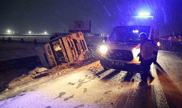 Aksaray'da Buzlu Yolda Tır Kazası: Sürücü Yaralı