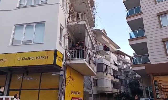 Alanya'da Bunalıma Giren Genç Balkonda Yakalandı