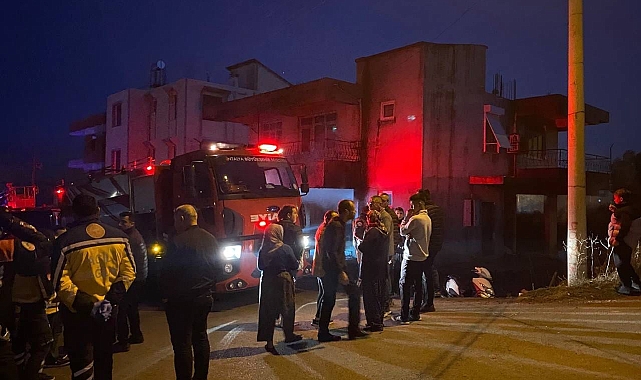 Antalya'da Ev Yangını: Şahıs İtfaiye Ekiplerini Av Tüfeğiyle Tehdit Etti