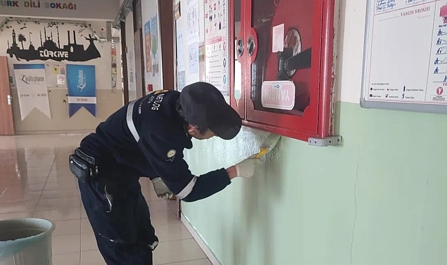 Ardahan'da Eğitimcilerden Örnek Davranış: Tatilde Okul Tadilatı
