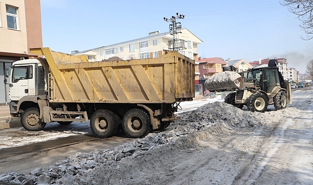 Ardahan'da Kar Temizliği Çalışmaları Aralıksız Devam Ediyor