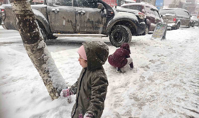 Ardahan'da Yoğun Kar Yağışı Nedeniyle Okullar Tatil Edildi