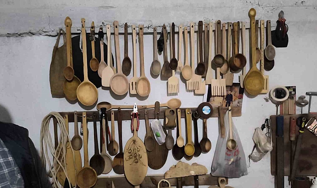 Aşur Taş, Ahşap Oyma Sanatıyla Erzurum'un Kültürel Mirasını Yaşatıyor