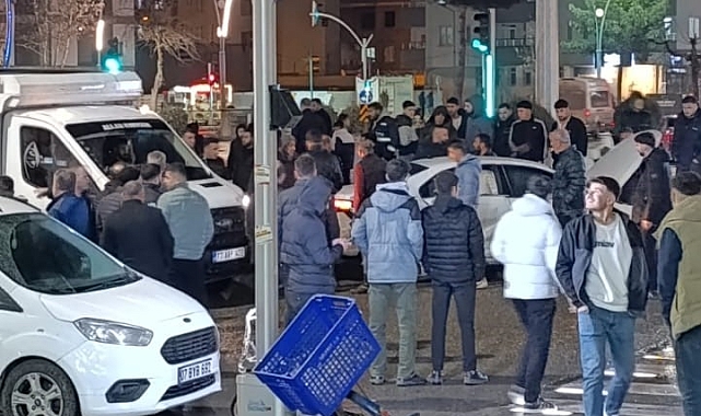 Batman'da Trafik Kazası: Hafif Ticari Araç ile Otomobil Çarpıştı, 1 Yaralı