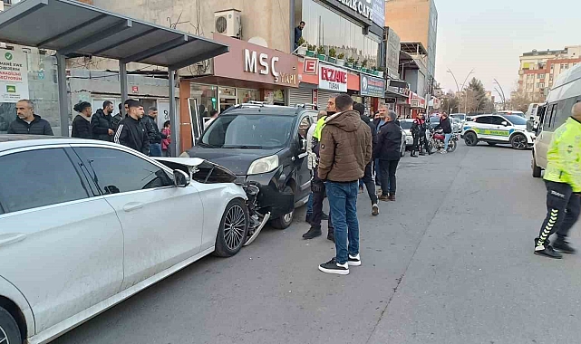 Batman'da Zincirleme Kaza: 4 Araç Birbirine Girdi