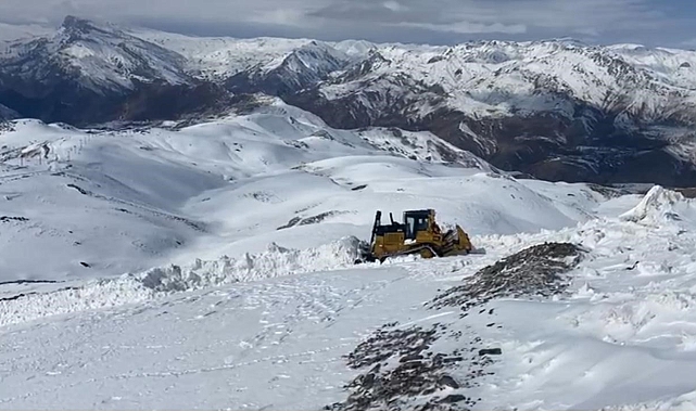 Beytüşşebap'ta Kar Engeli Aşıldı: 13 Köy Yolu Ulaşıma Açıldı