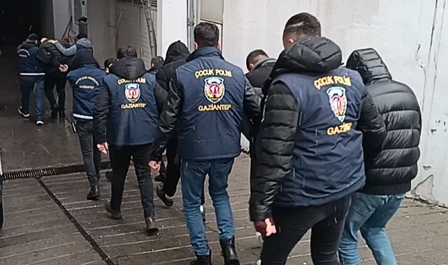 Bıçaklı cinayetle ilgili 2 zanlı tutuklandı