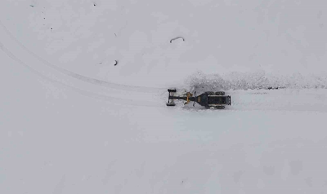 Bingöl'de Kar Yağışı Hayatı Durma Noktasına Getirdi: 99 Köy Yolu Ulaşıma Kapandı