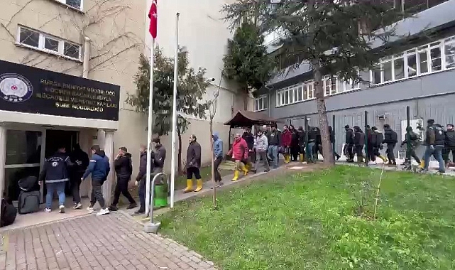 Bursa'da 47 göçmen yakalandı, 4 şüpheli gözaltına alındı