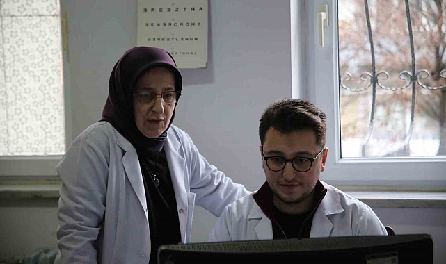 Bursa'da Anne ve Oğul Doktor Aynı Sağlık Ocağında Göreve Başladı