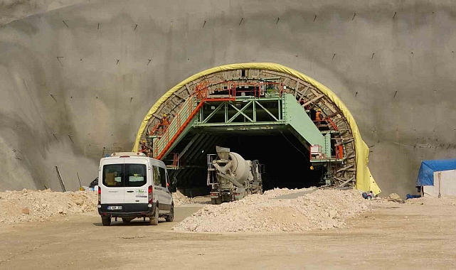 Çeşmeli-Erdemli-Silifke-Taşucu Otoyol Projesi'nde yüzde 27'lik kısım tamamlandı