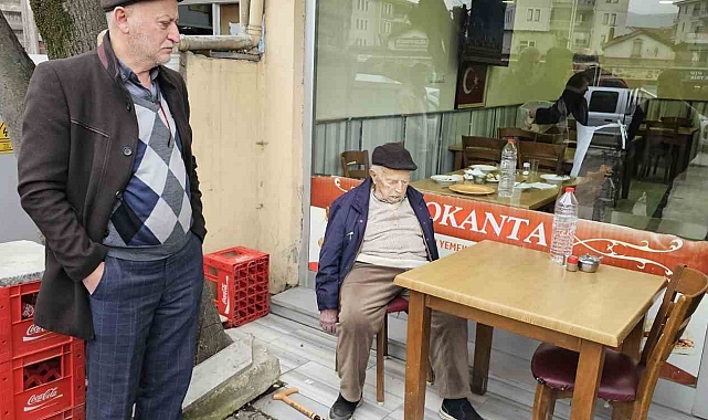 Cide'de Restoranda Kalp Krizi Geçiren Yaşlı Adam Hayata Döndürüldü