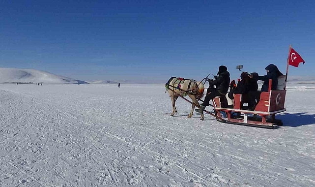 Çıldır Gölü'nde Atlı Kızak Keyfi: Kış Turizminin Gözdesi