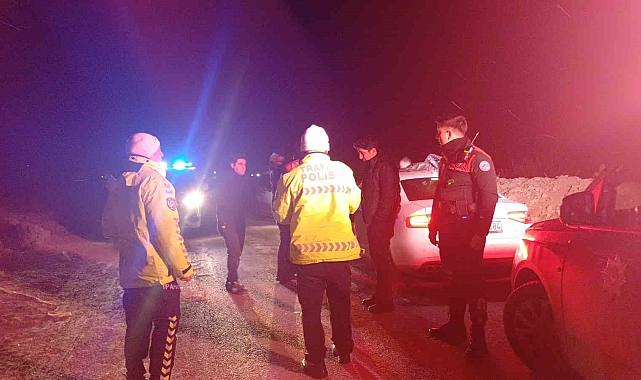 Çorum'da Polisten Kaçan Sürücü Yakalandı: Araçtan Uyuşturucu Haplar Çıktı