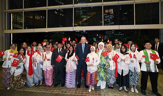 Cumhurbaşkanı Erdoğan'a Endonezya'da sevgi seli