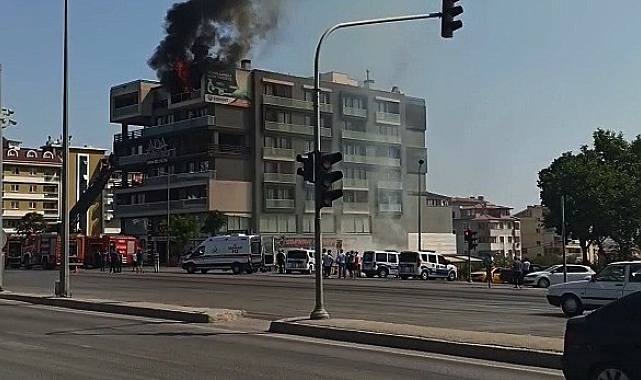 Denizli'de 7 Katlı Rezidansta Yangın: Korku Dolu Anlar ve Kurtarma Çalışmaları