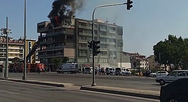 Denizli'de 7 Katlı Rezidansta Yangın: Korku Dolu Anlar ve Kurtarma Çalışmaları