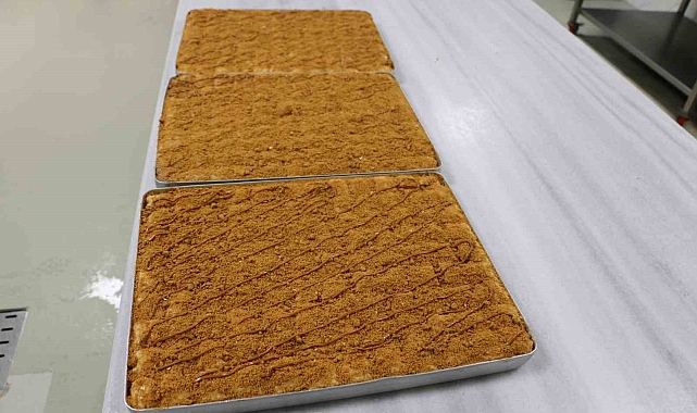 Diyarbakır'da "lotuslu soğuk baklava" üretildi
