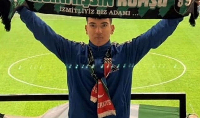 Dualar tribünden düşen genç futbolcu için