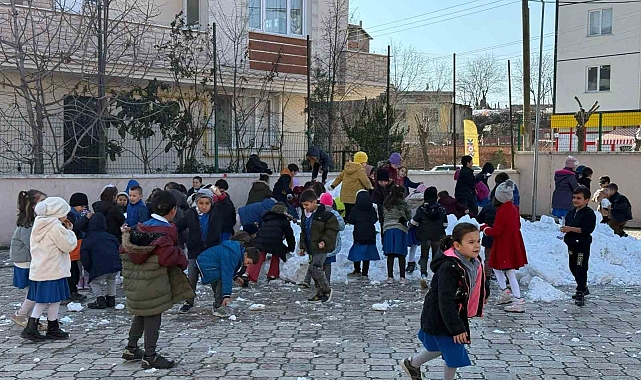 Durağan'da Kar Sevinci: Kar, Çocukların Ayağına Gitti