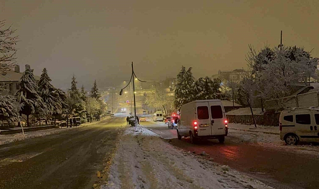 Düzce'de Kar Yağışı Kabusu: 5 Araç Kazası ve Yol Kapatma