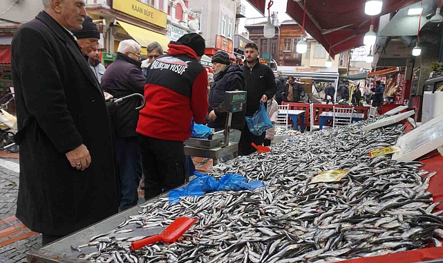 Edirne'de Hamsi Bereketi: Fiyatlar Düştü, Tezgâhlar Şenlendi