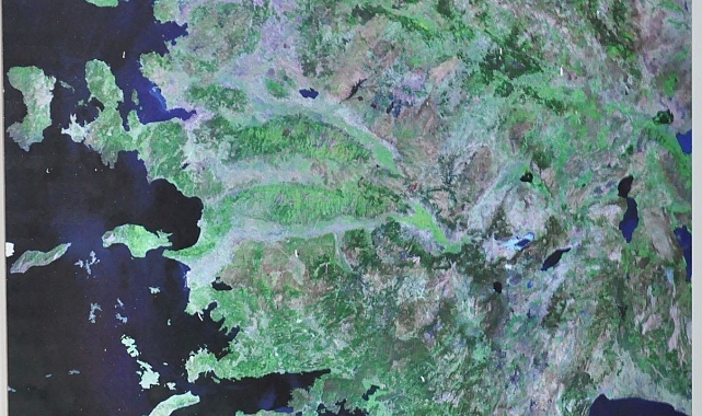 Ege'deki Deprem Fırtınası Santorini Yanardağı'nı Tetikler mi? Uzmanlardan Uyarılar