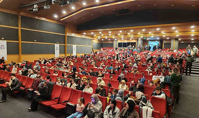 Erzurum'da Çocuklar Tiyatro ile Gülümsedi