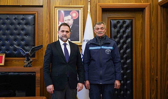 Erzurum'da Örnek Davranış: Belediye Çalışanı Kayıp Cüzdanı Sahibine Teslim Etti