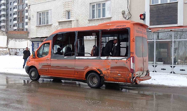 Erzurum'da Otobüs ile Minibüs Çarpıştı: 4 Yaralı