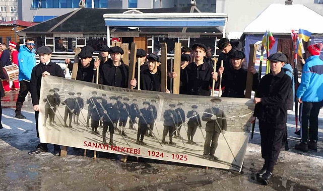 Erzurum'da Tarihi Kayak Canlandırması: 110 Yıl Öncesinin Kayak Kıyafetleriyle Kayak Yaptılar