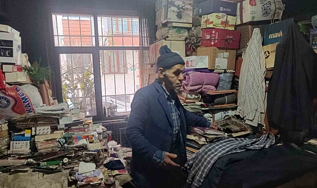 Esenler'de Yaşlı Adamın Evinden 8 Kamyon Çöp Çıktı