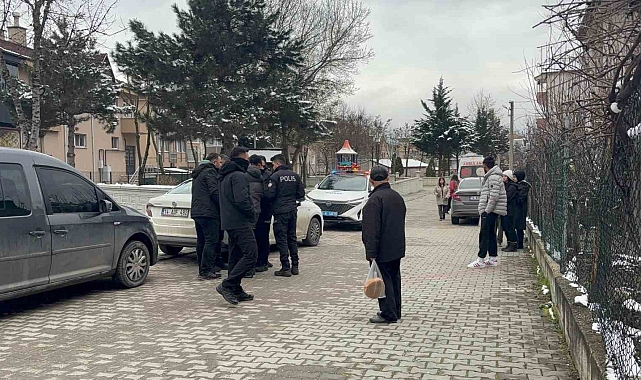 Eski sevgilisini bıçakla kafasından yaraladı