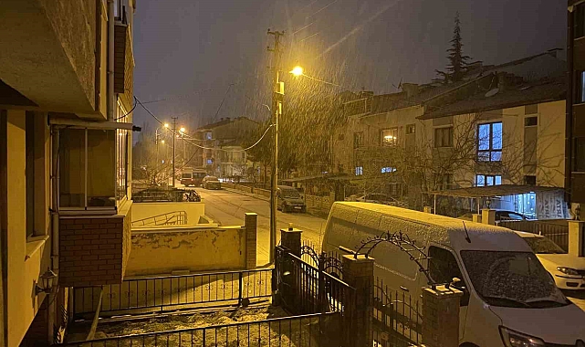Eskişehir Beyaza Büründü: Kar Yağışı Etkili Oldu