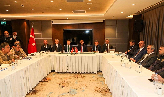 Hakkari Valisi Çelik Başkanlığında Yüksekova'nın Sorunları Masaya Yatırıldı