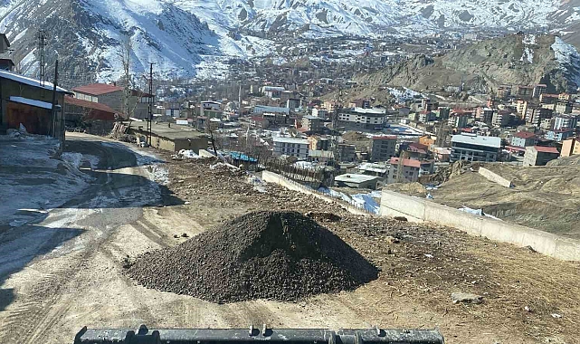 Hakkari'de PMT ekipleri soğuk havaya aldırış etmeden çalışmalarını sürdürüyor