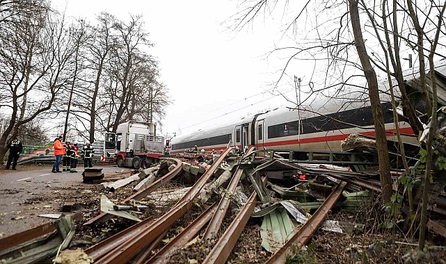 Hamburg'da Feci Tren Kazası: 1 Ölü, 25 Yaralı