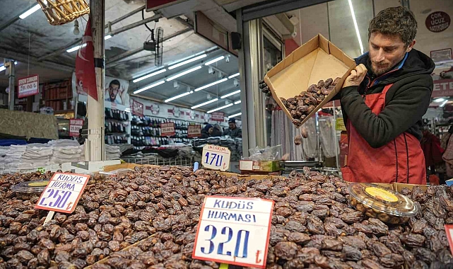 Hurma tezgahlarda yerini aldı