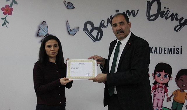 Iğdır'da DYK Kurslarında Gönüllü Görev Alan Öğretmenlere Başarı Belgeleri Takdim Edildi